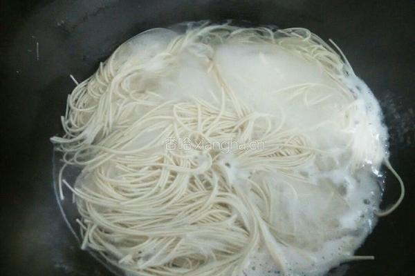 炒细面的做法图解1