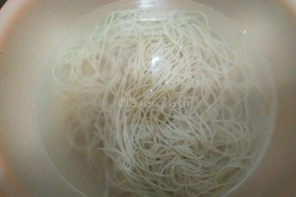 炒细面的做法图解2