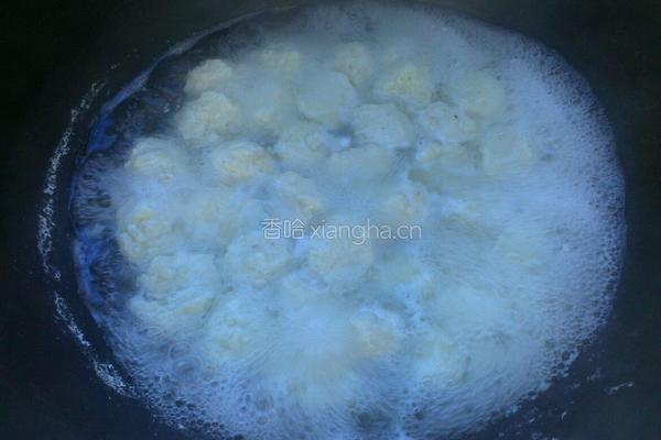 汆鲅鱼丸子的做法图解8
