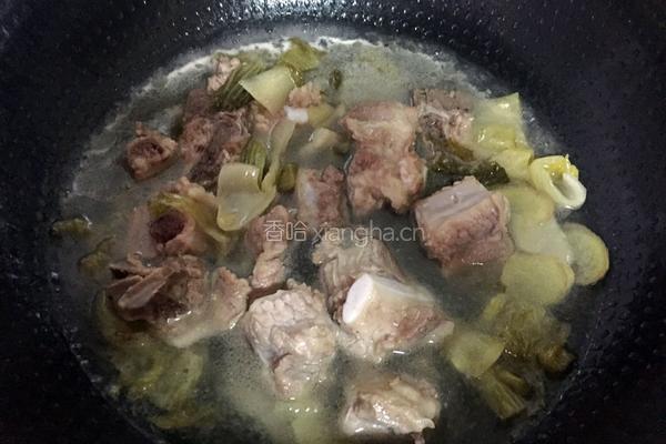 酸菜排骨的做法图解6