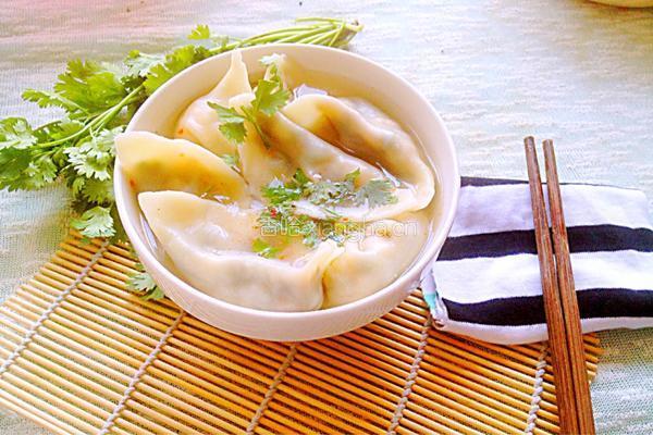 韭菜鸡蛋木耳火腿饺子