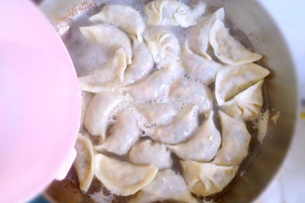 韭菜鸡蛋木耳火腿饺子的做法图解22