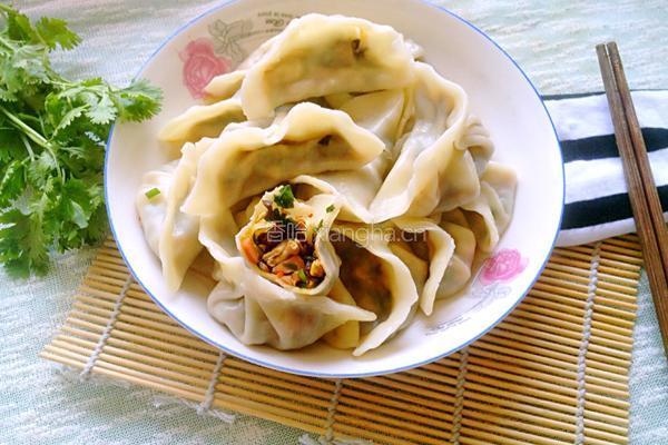 韭菜鸡蛋木耳火腿饺子的做法图解25