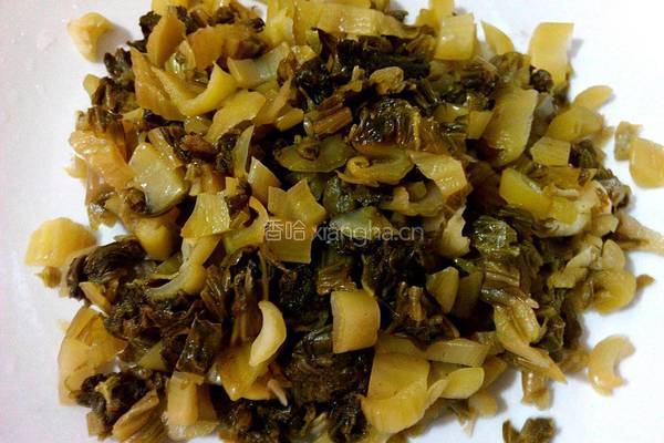 水腌菜炒肉的做法图解1