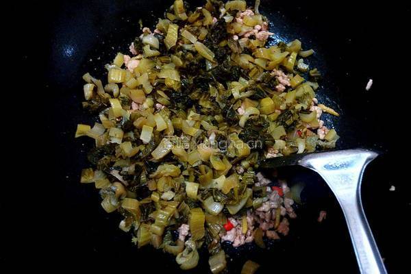 水腌菜炒肉的做法图解5
