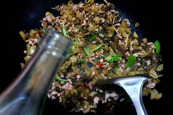 水腌菜炒肉的做法图解7