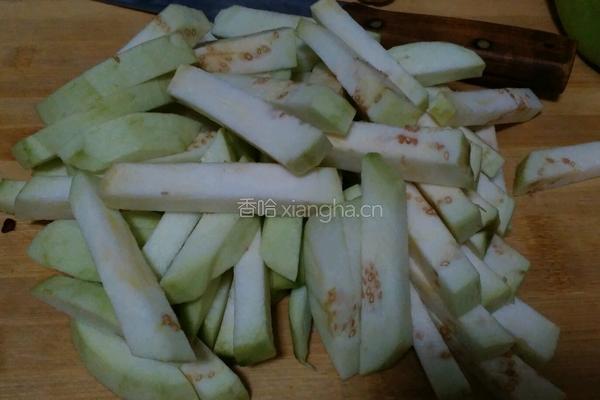 鱼香茄子煲的做法图解1
