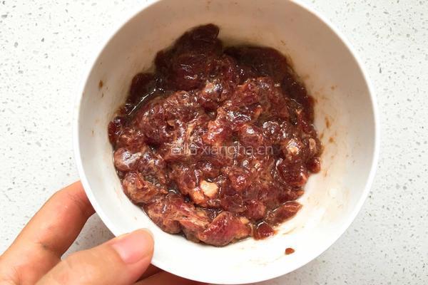 牛肉土豆丝的做法图解2