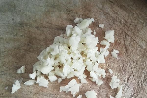 蒜蓉穿心莲的做法图解3