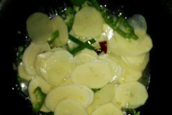 葱香土豆片的做法图解3