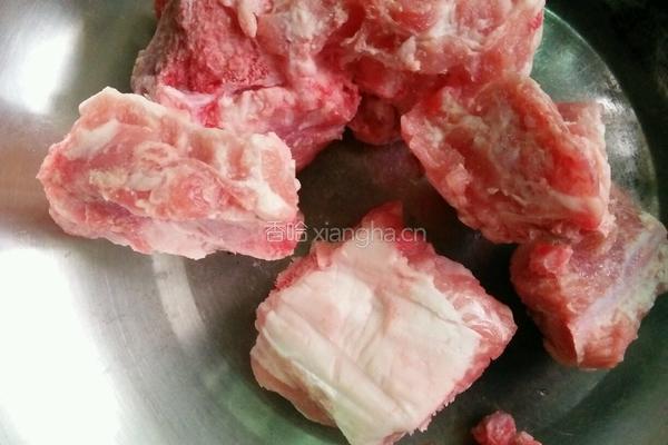 排骨海米竹笋汤的做法图解2