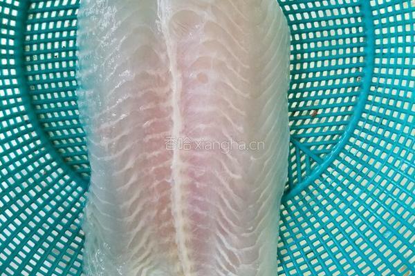 酥炸巴沙魚的做法图解1