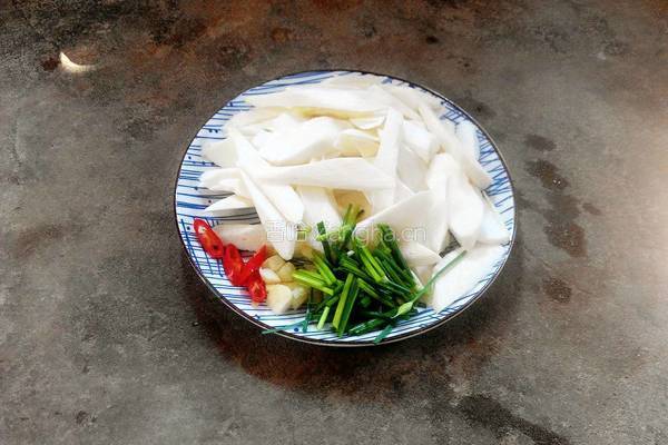 清炒茭白的做法图解1