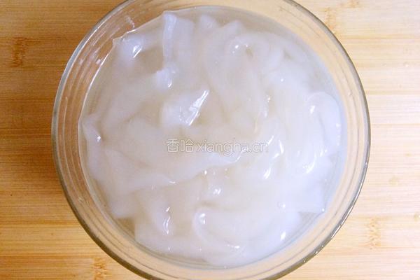 肉丝拉皮的做法图解2