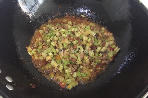 芹菜牛肉末的做法图解10