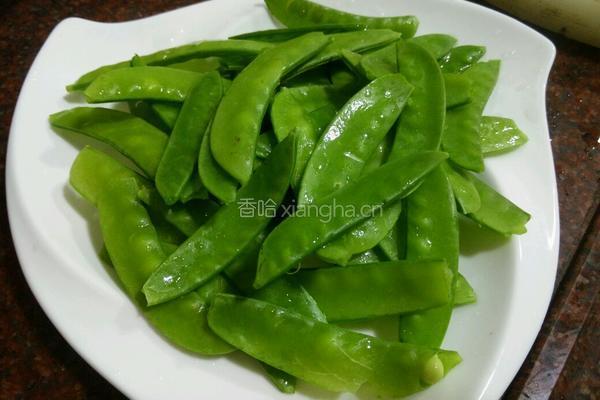 荷兰豆炒海米的做法图解1