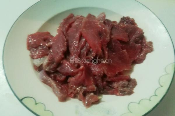 姜丝炒牛肉的做法图解2