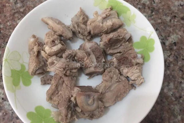 冬瓜大骨头汤的做法图解1