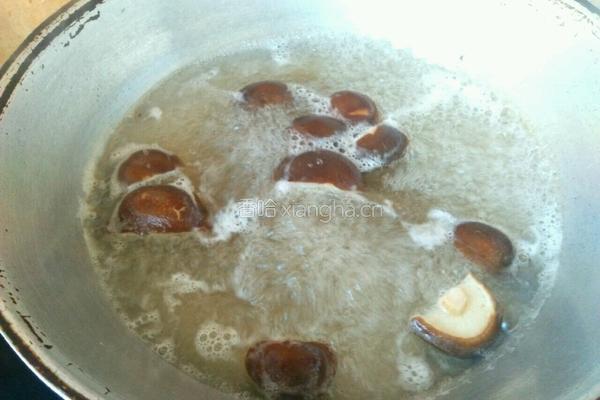 香菇鸡肉饺子的做法图解3