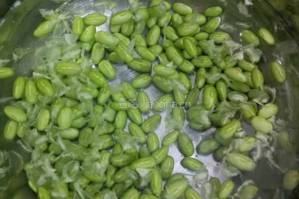 嫩黄豆炒瘦肉的做法图解1