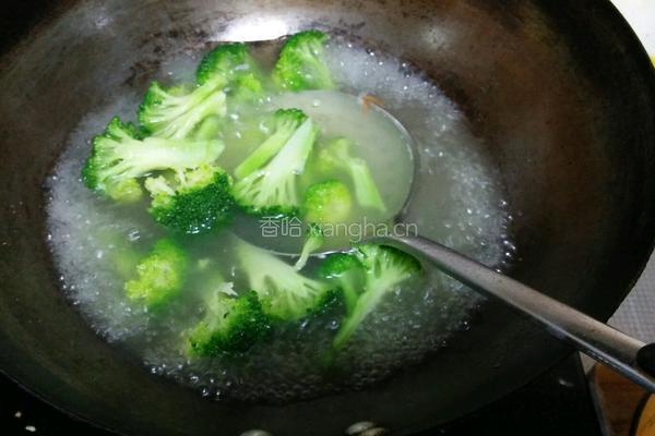 香菇炒西兰花的做法图解5