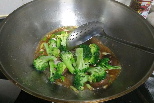 香菇炒西兰花的做法图解9