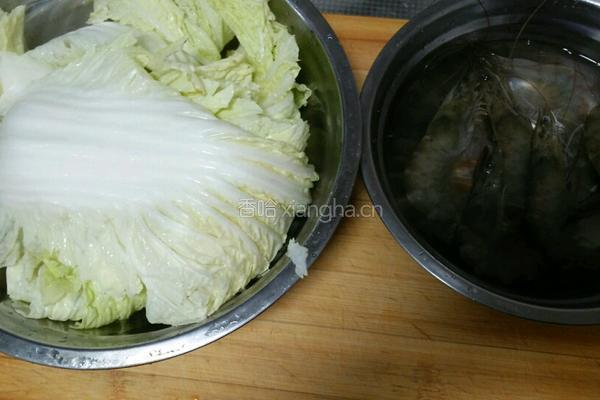 大虾炒白菜的做法图解1