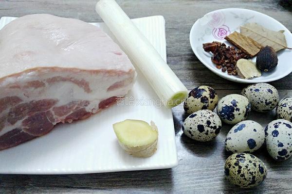 虎皮鹌鹑蛋烧肉的做法图解1