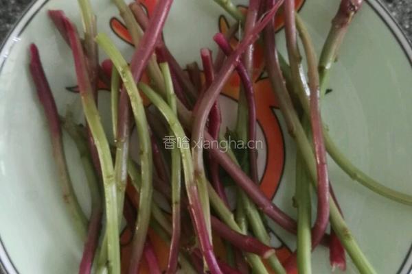 苋菜汁面条的做法图解1