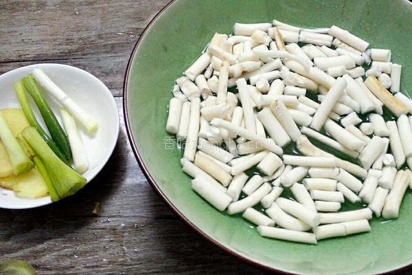 通草鲫鱼汤的做法图解3