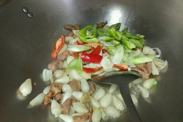红葱头炒鸭的做法图解6