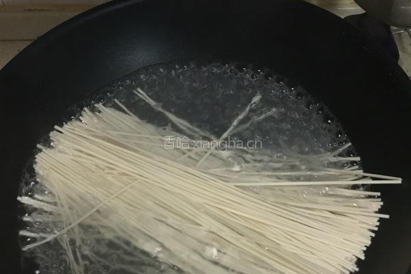 鸡蛋挂面煎饼的做法图解1