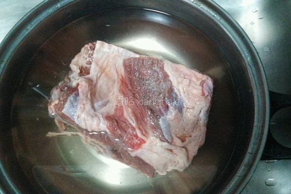 土豆炖牛肉的做法图解1