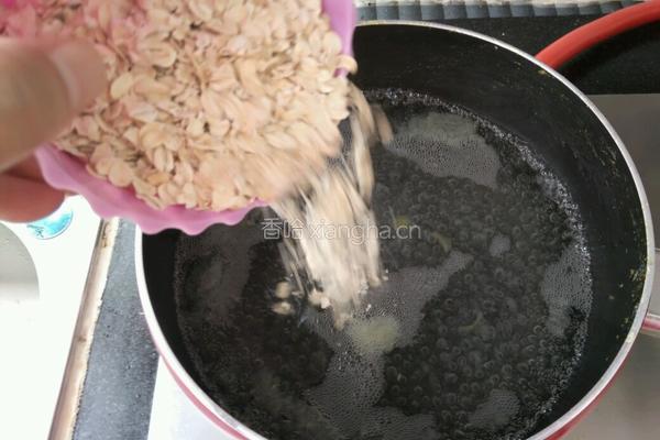 燕麦牛奶水果粥的做法图解2