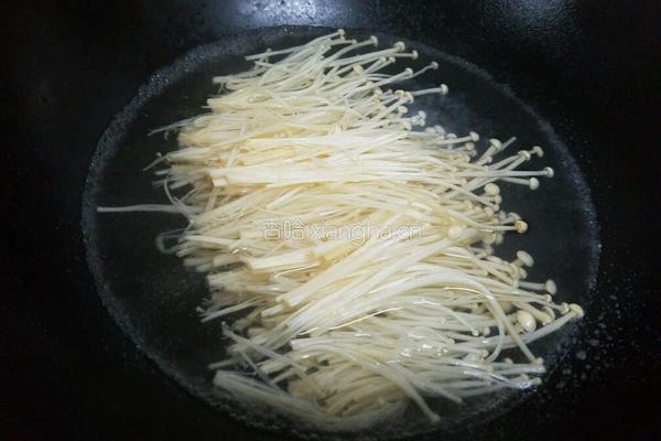 金针菇汆肥牛的做法图解3