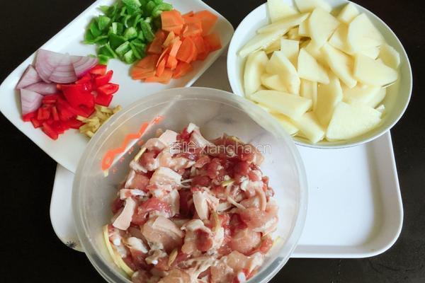 土豆肉丁盖浇饭的做法图解2