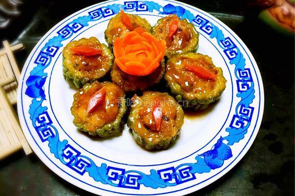 煎酿苦瓜的做法图解1