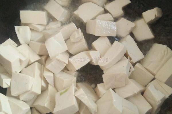 包菜炖豆腐的做法图解2