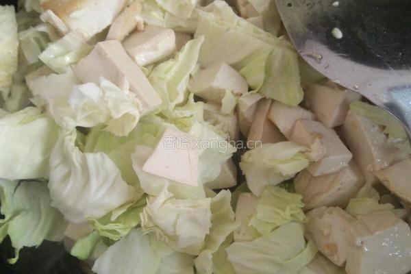 包菜炖豆腐的做法图解3