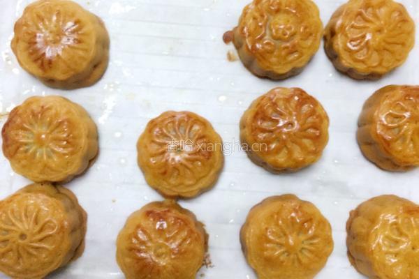 蛋黄莲蓉月饼的做法图解7