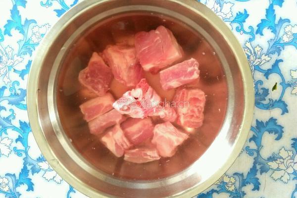 番茄土豆排骨汤的做法图解1