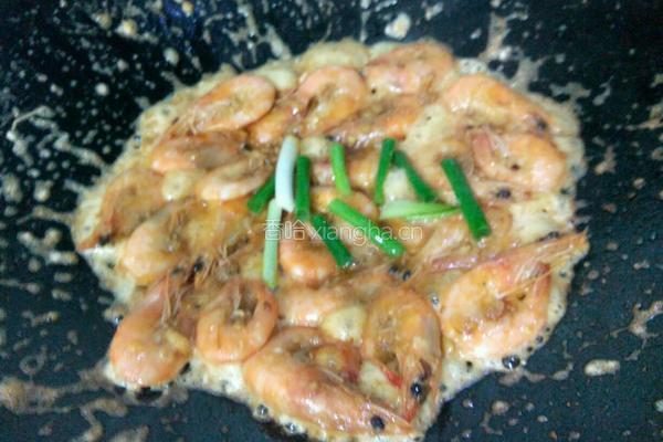 咸蛋黄炒虾的做法图解8