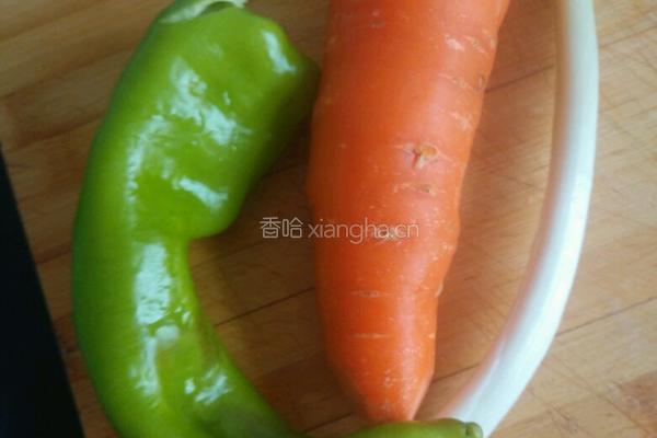 萝卜烧肥肠的做法图解1