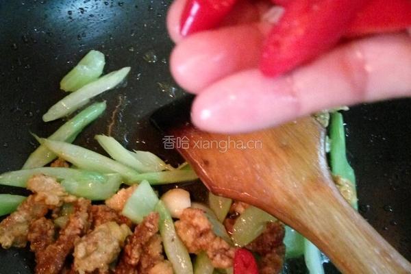 炸肉炒西芹的做法图解12