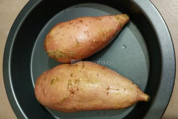 微波炉烤地瓜的做法图解1