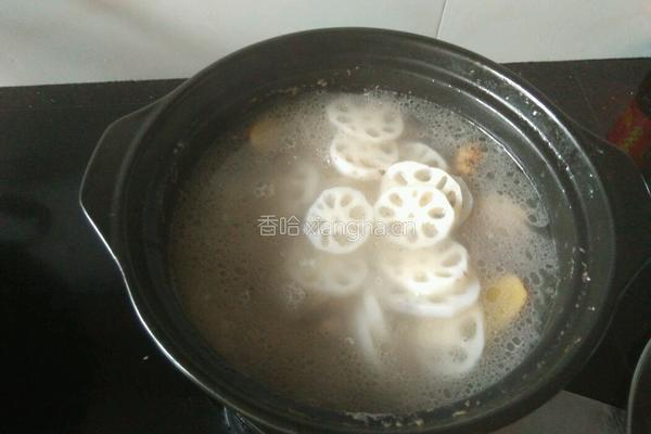 番茄莲藕排骨汤的做法图解6