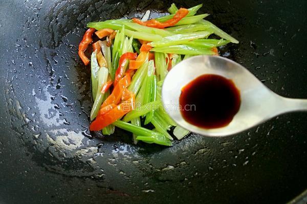 豆干炒芹菜的做法图解9
