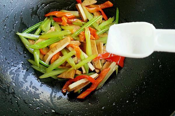 豆干炒芹菜的做法图解11