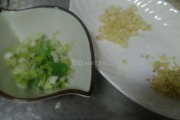 芥蓝炒腊肉的做法图解4