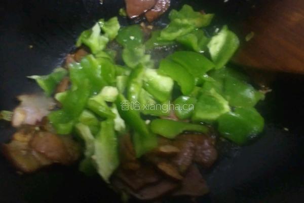 腊肉炒青椒的做法图解8
